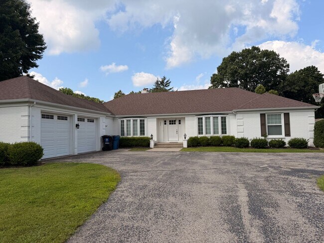 Building Photo - Forest Hill Schools - executive home
