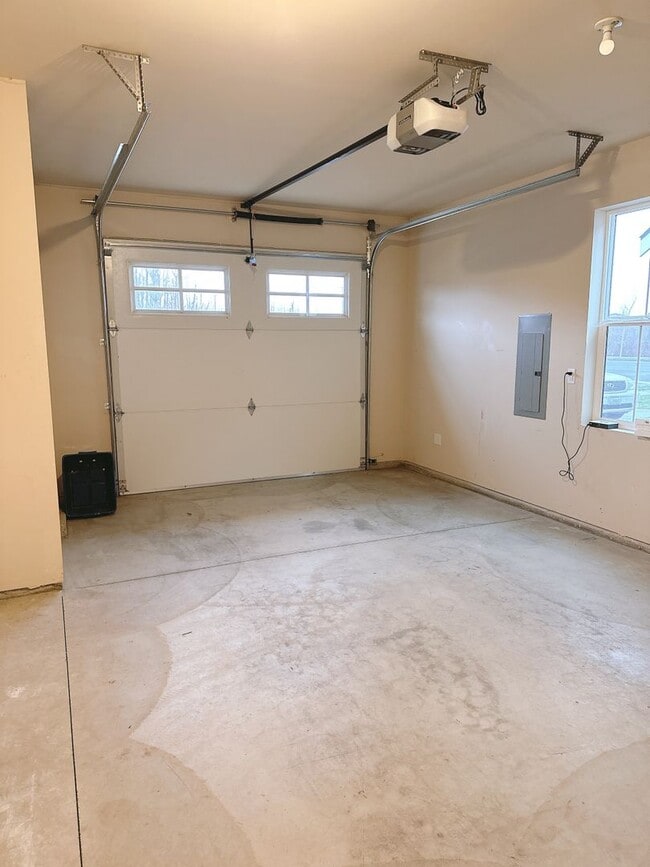 Building Photo - Lease Takeover on a 3bdrm/2.5 bath cottage...