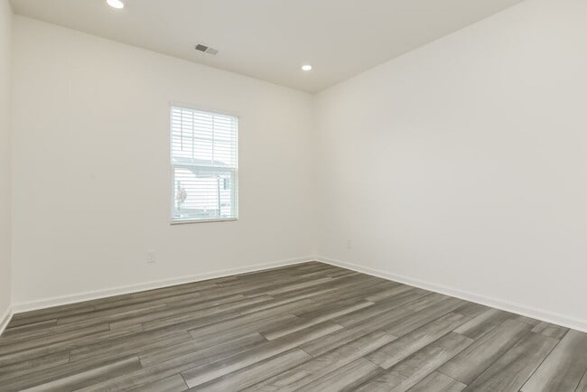 Building Photo - 7018 Rochford Dr