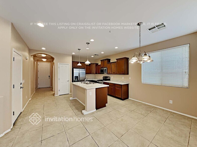 Building Photo - 3243 E Meadowview Dr