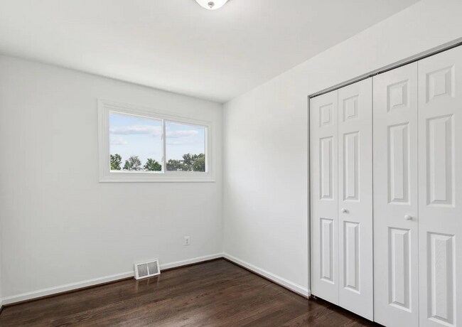 Building Photo - 5522 Lanham Way