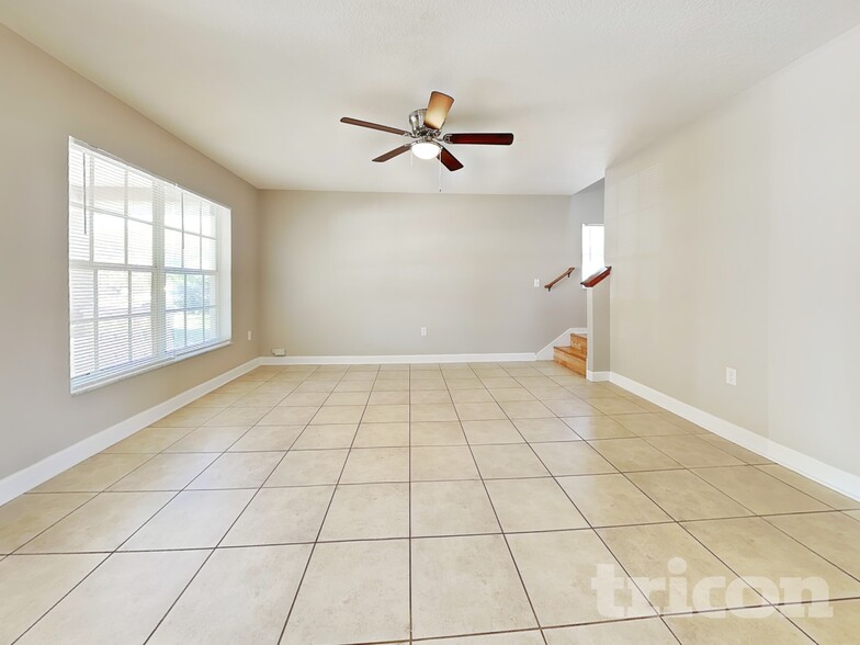 Building Photo - 10221 Summerview Cir