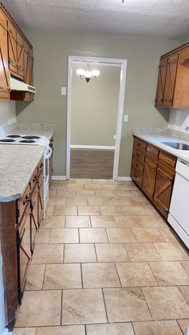 Building Photo - 4 Bedroom, 3 Bath home in the country.