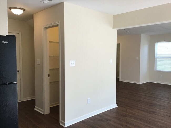 Building Photo - 4 bed 2.5 in Greenwood with HUGE fenced in...