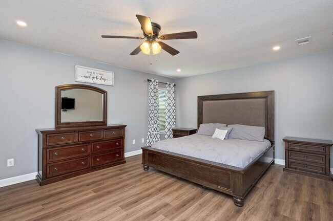 Building Photo - 615 St Martin Cove