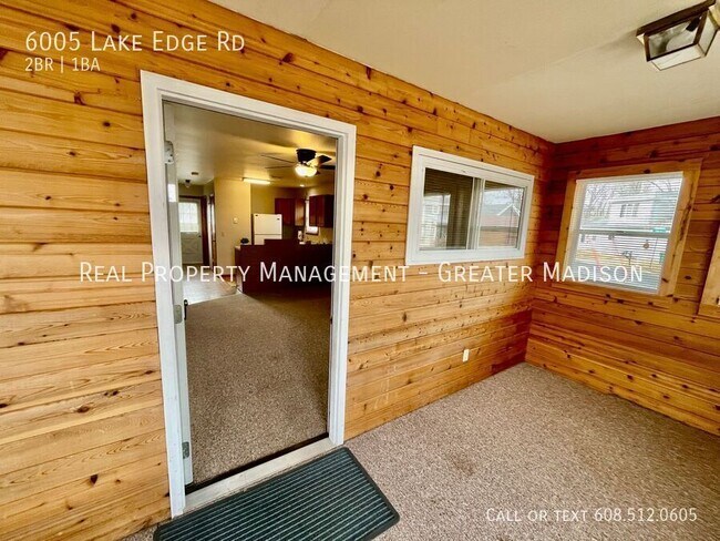 Building Photo - Cozy 2 Bed Home with Lake Waubesa Access!