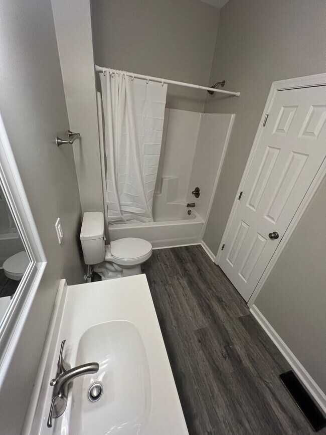 Building Photo - W 27th Street