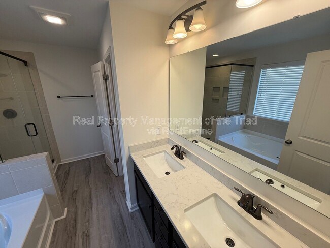 Building Photo - 1311 Red Deer Dr