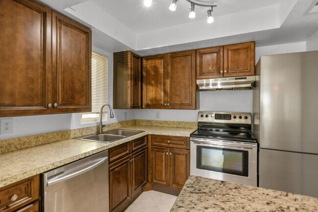 Building Photo - 1604 SE Green Acres Cir