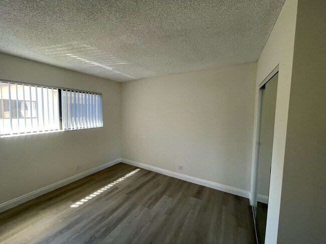 Building Photo - Beautiful 3-Bed/3-Bath Van Nuys Condo – Sp...