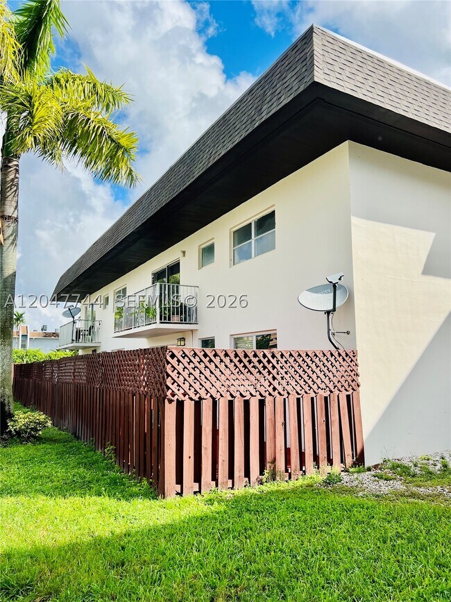Building Photo - 8601 SW 94th St