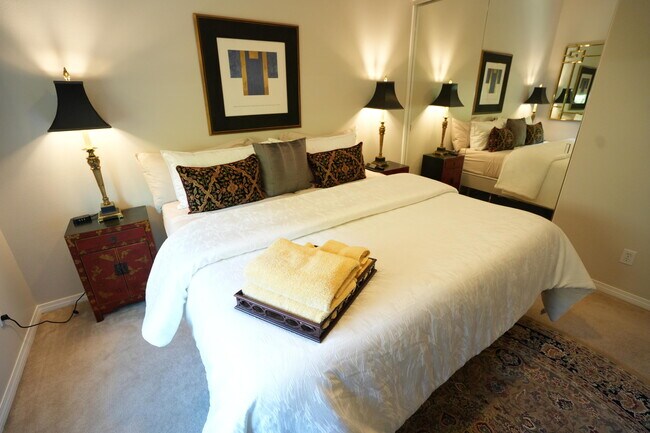 Building Photo - 6 Loch Ness Lake Ct