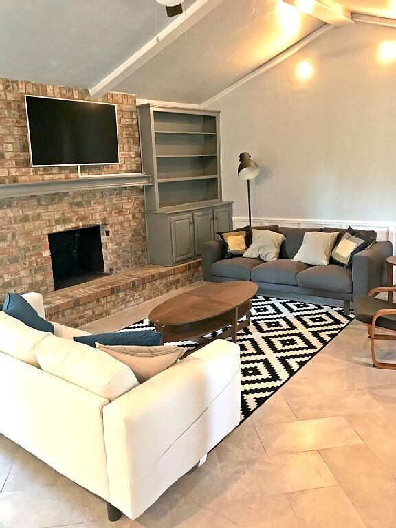 Building Photo - Large Home in West Norman