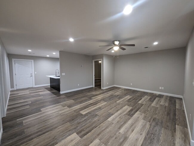 Building Photo - 3 Bedroom/2 Bathroom House • Southside