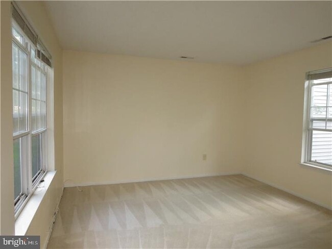 Building Photo - 33 Ketley Pl