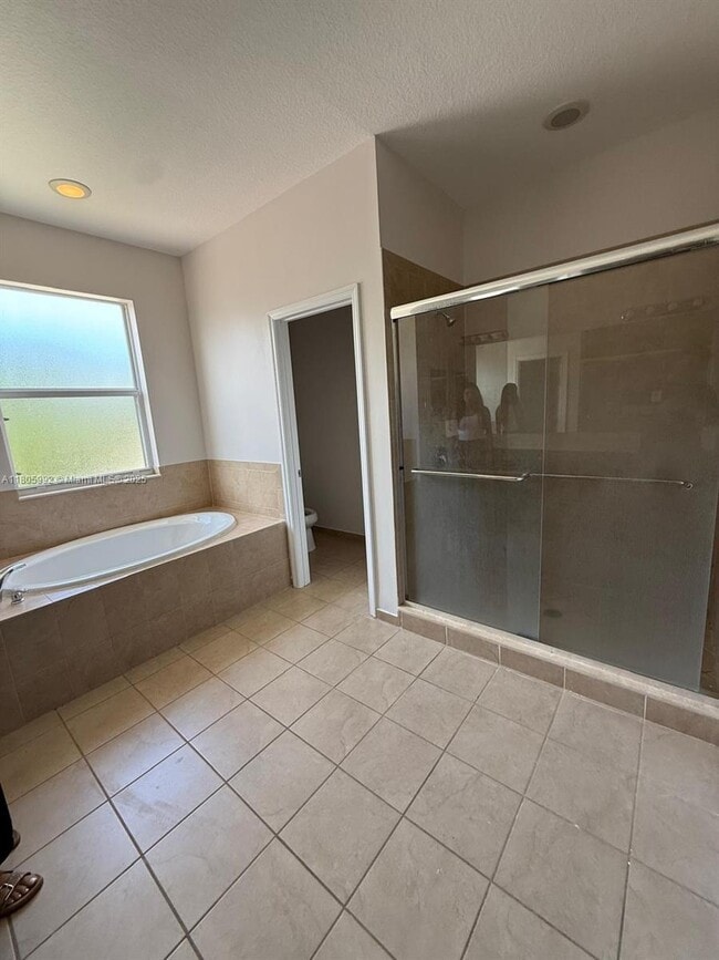 Building Photo - 16991 SW 90th Terrace