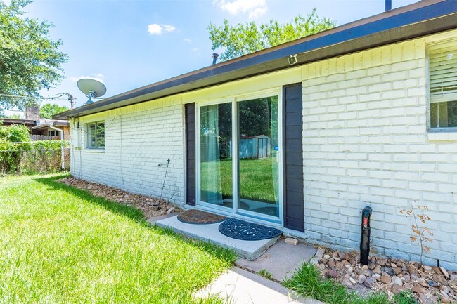 Building Photo - 405 Avondale Ln