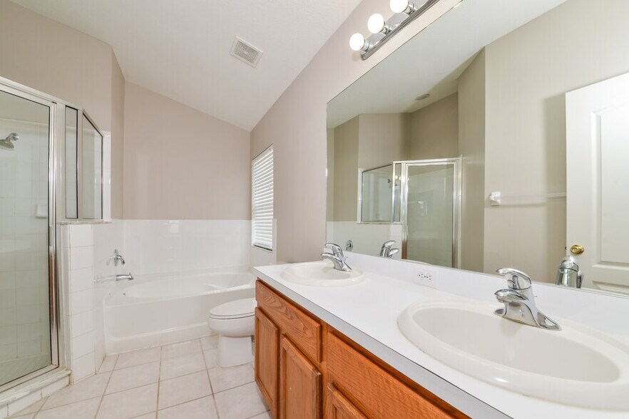 Building Photo - 12817 Kings Lake Dr