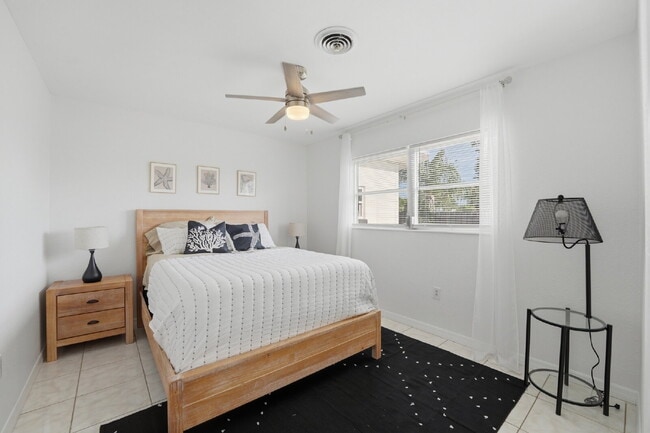 Building Photo - "Charming 2-Bed Furnished Duplex - Your Cozy Retreat Awaits!"