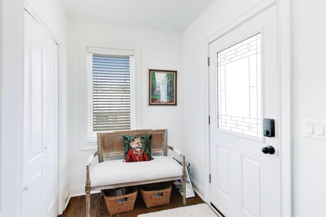 Building Photo - 229 N Myrtle Ave