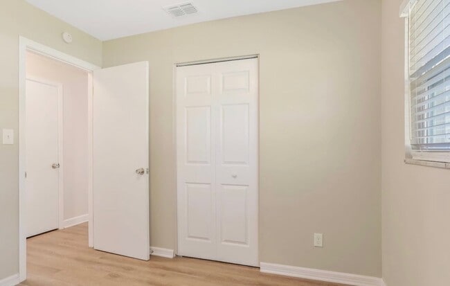 Building Photo - 854 Silver Oak Ct