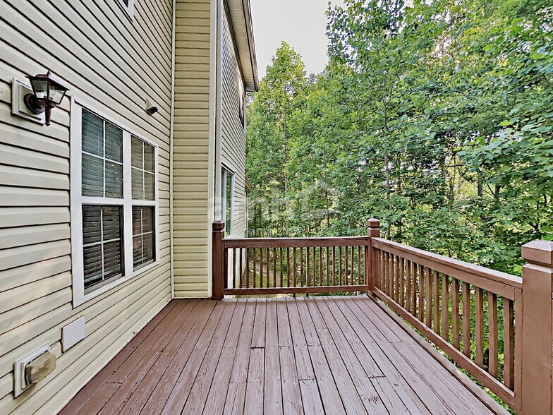 Building Photo - 714 Ridgewood Way