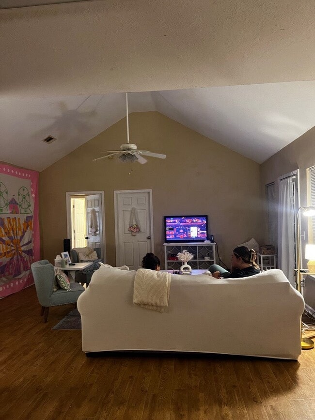 Building Photo - 216 Bruiser Cir