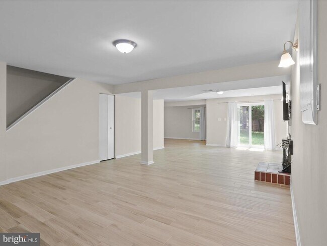 Building Photo - 1518 Summerset Pl