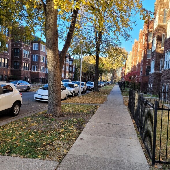 Building Photo - 6751 S Clyde Ave