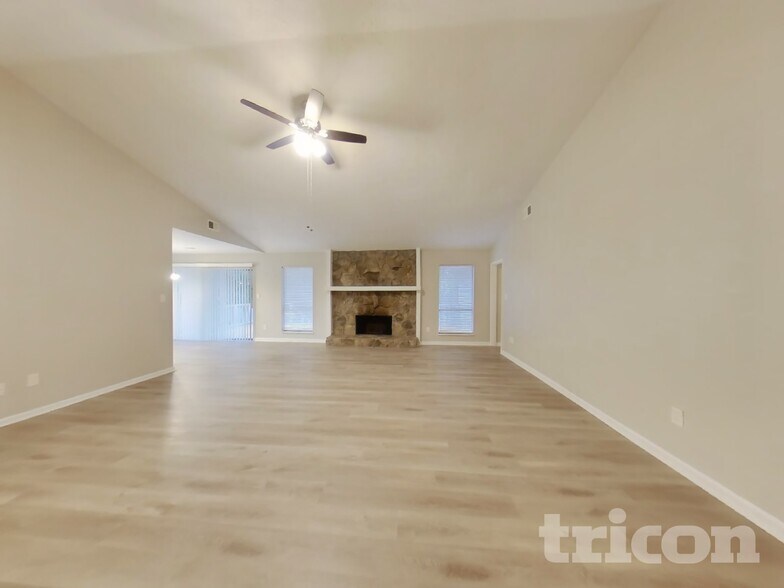 Building Photo - 1527 Flat Rock Rd