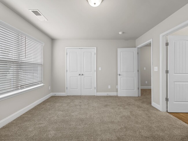 Building Photo - Charming two bedroom two and a half bathroom ready for you to call home!