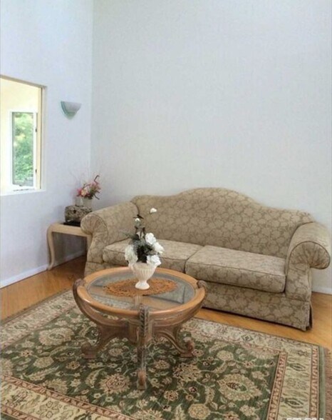 Building Photo - 23 Beach Hill Dr