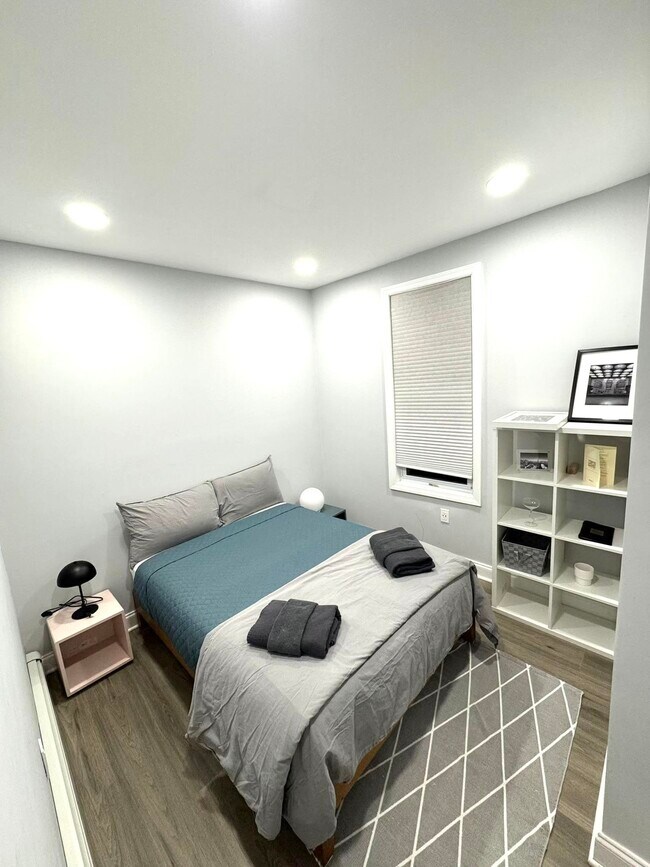 Building Photo - 17 Troy St