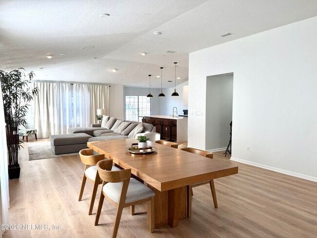 Building Photo - 4014 Cedar Bluff Ln