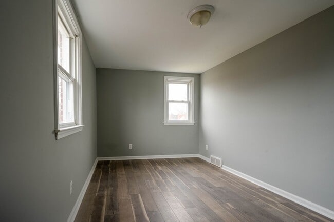 Building Photo - 357 Holland St