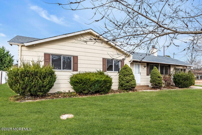 Building Photo - 1841 2nd Ave