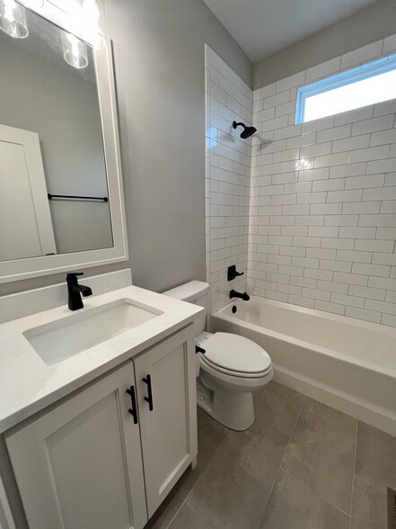 Building Photo - 1401 SW Heartwood Terrace