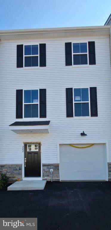 Building Photo - 242 Talucci Dr