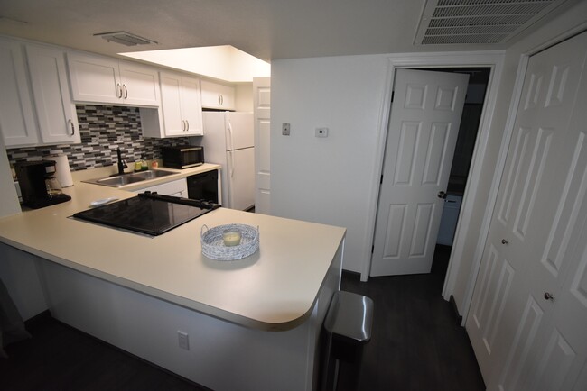 Building Photo - 1200 E River Rd