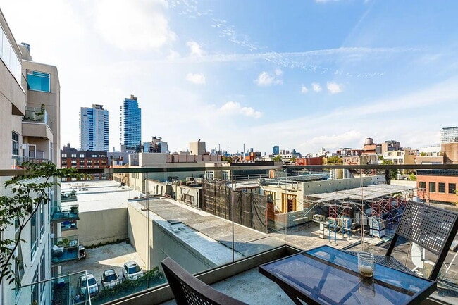 Building Photo - Wonderfully large and light-filled, this s...