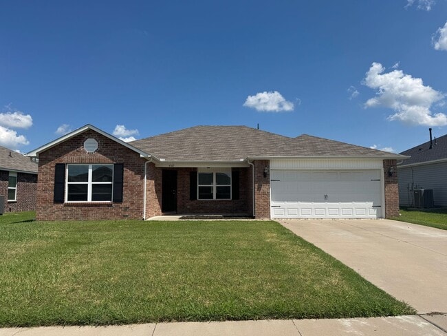 Primary Photo - 4 bedroom 2 bath - Great location