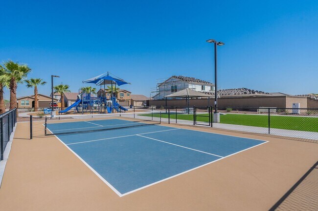 Building Photo - Modern 3-Bed + Den Home in Ventana De Estrellas