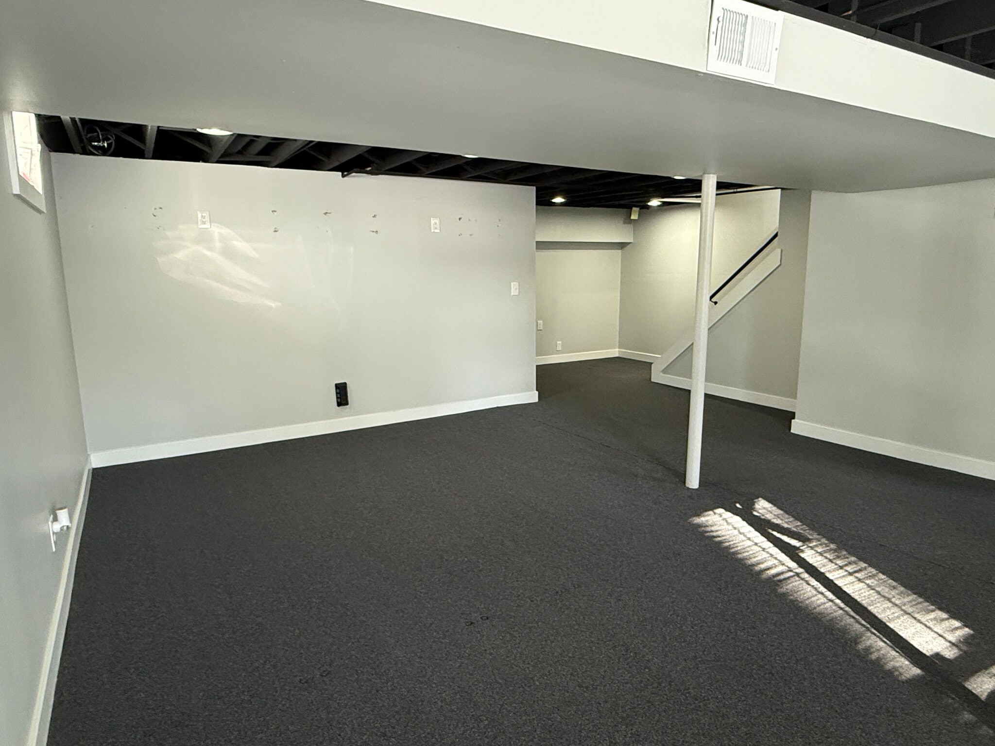 Building Photo - 740 Ridge Rd