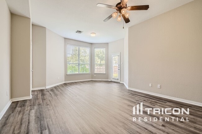Building Photo - 3817 Basswood Ln