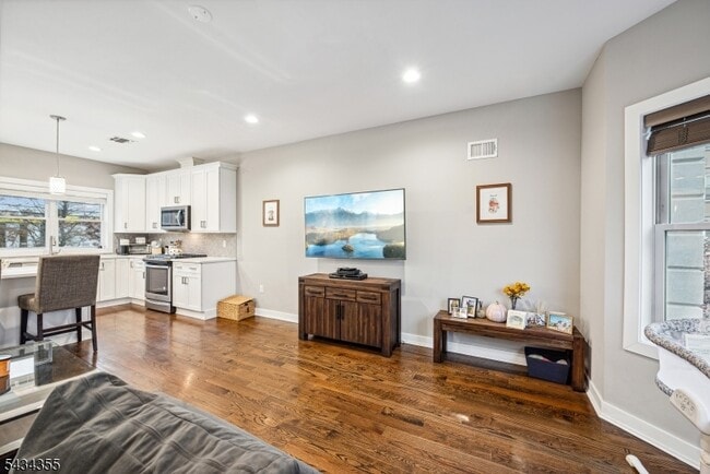 Building Photo - 25 Stonybrook Cir