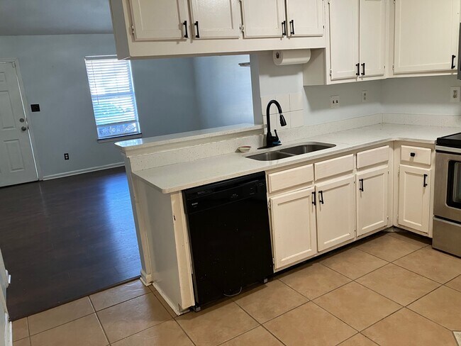 Building Photo - 7054 Foxhall Dr