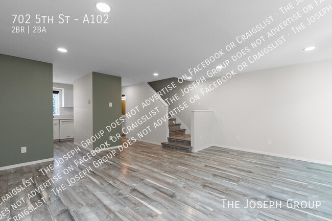 Building Photo - 702 5th St