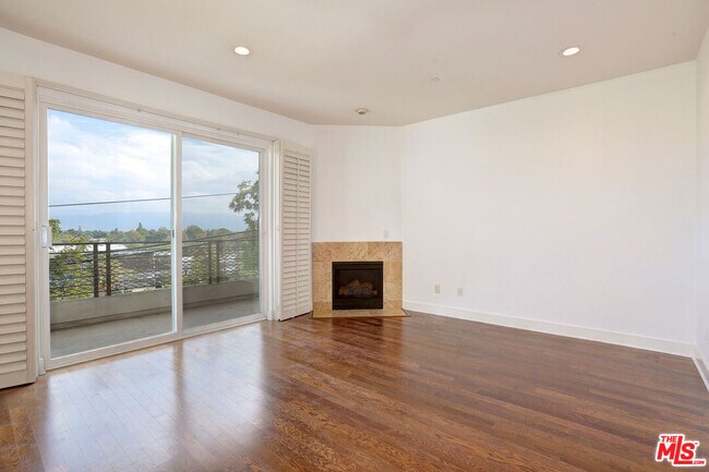 Building Photo - 11851 Laurelwood Dr