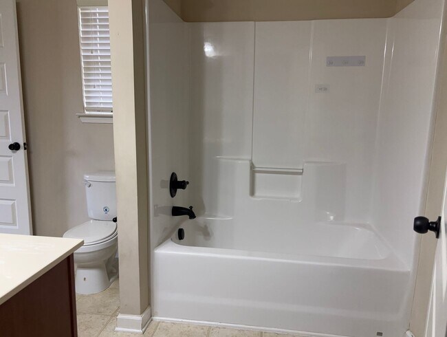 Building Photo - 717 Porter Ln