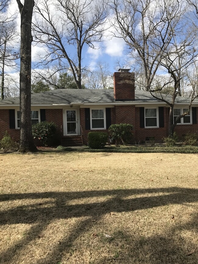 Building Photo - 3 Bed, 2 Bath Home
